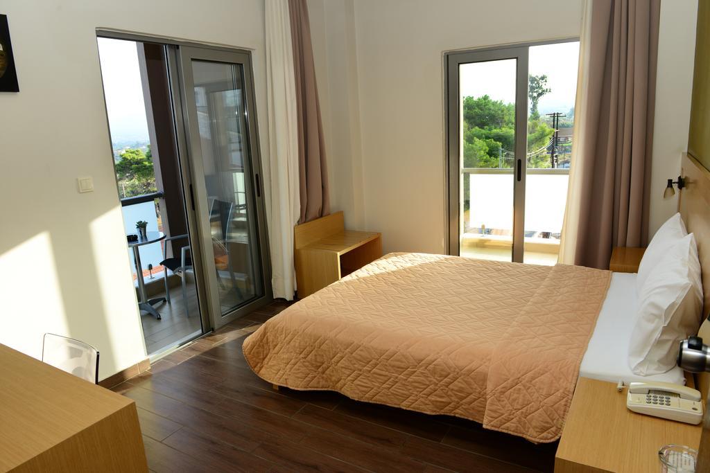 Ionion Hotel Kyparissía Rom bilde
