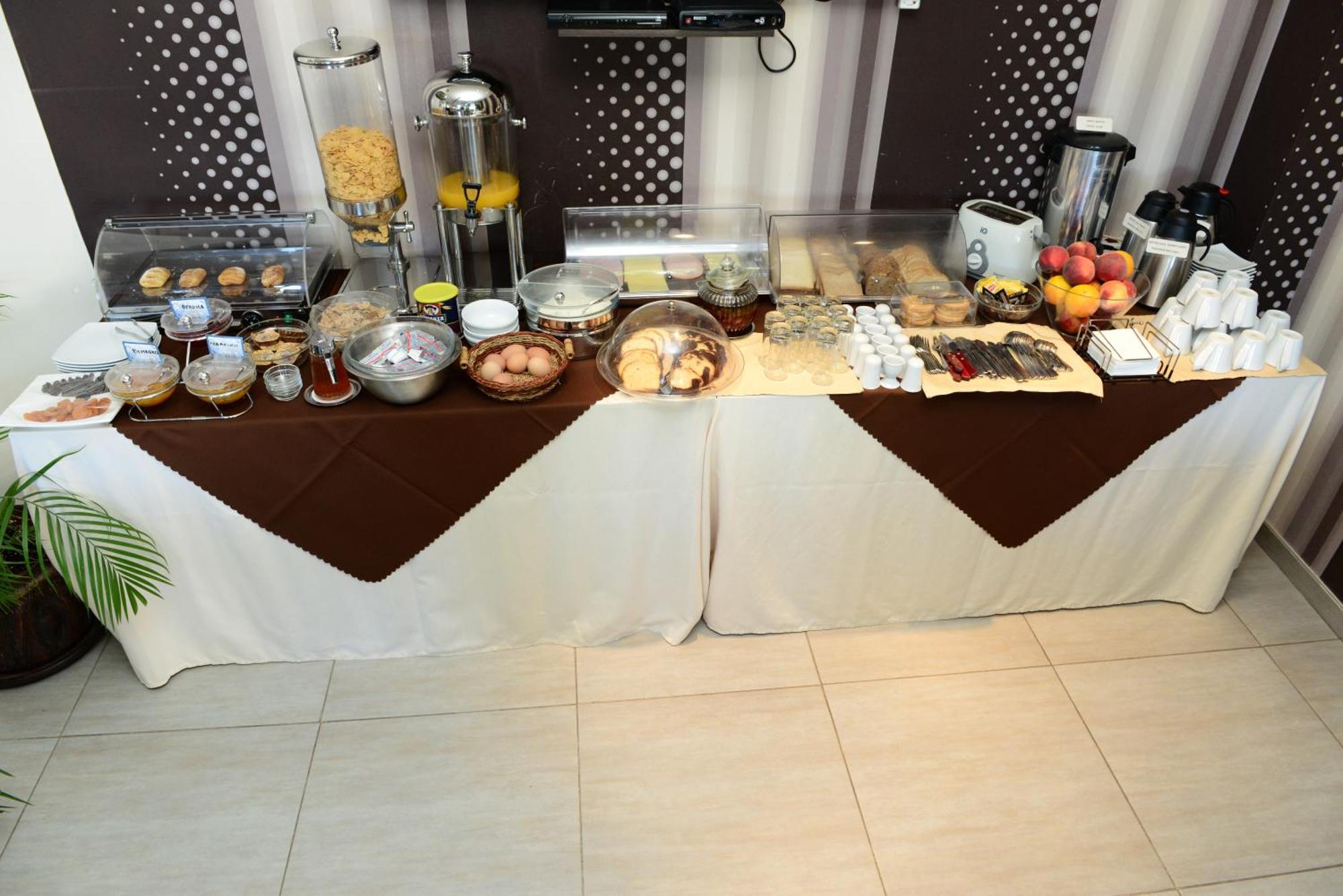 Ionion Hotel Kyparissía Rom bilde
